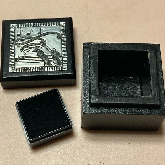 Black Wooden Trinket Box With Silver Etched Musical Conductor Scene Thailand - Picture 5 of 8